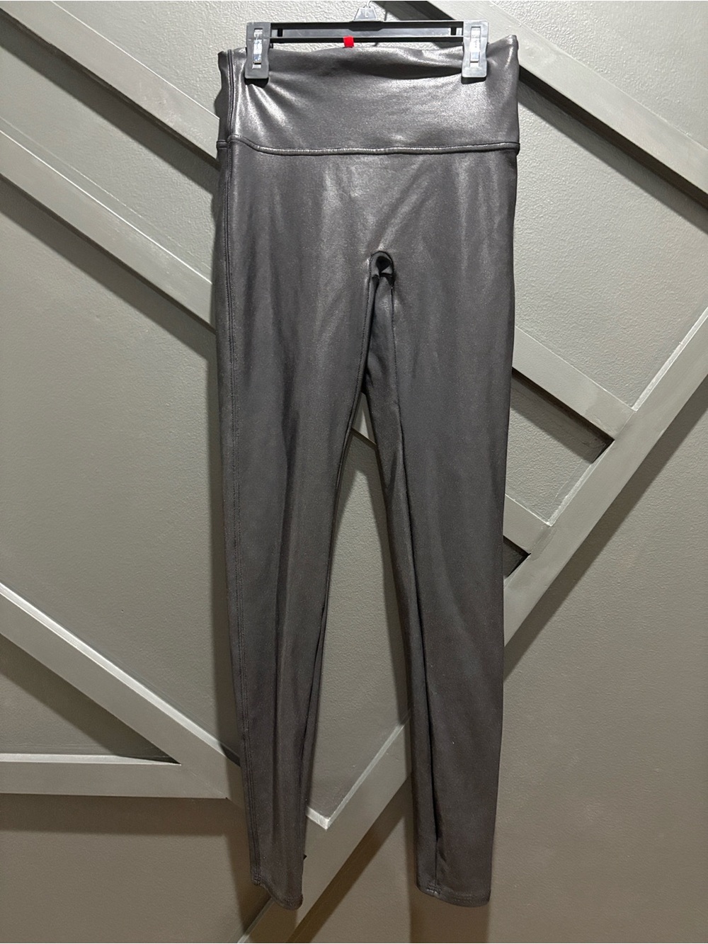 SPANX Faux Leather Leggings
Size Medium - Picture 4 of 4